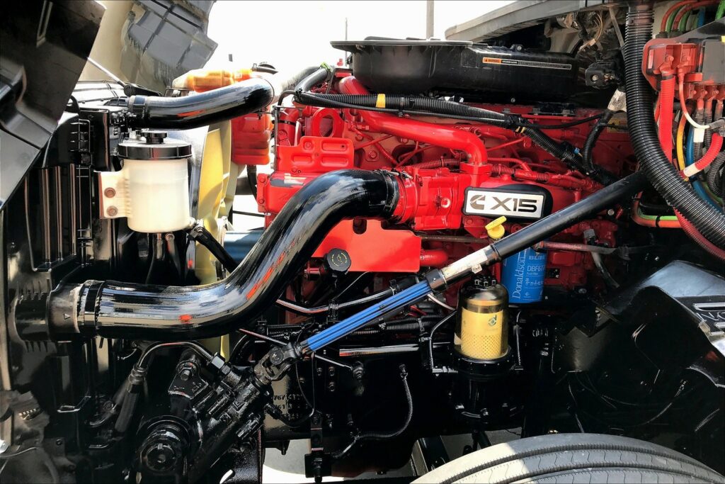 2022 CUM LT625 6×4 Sleeper