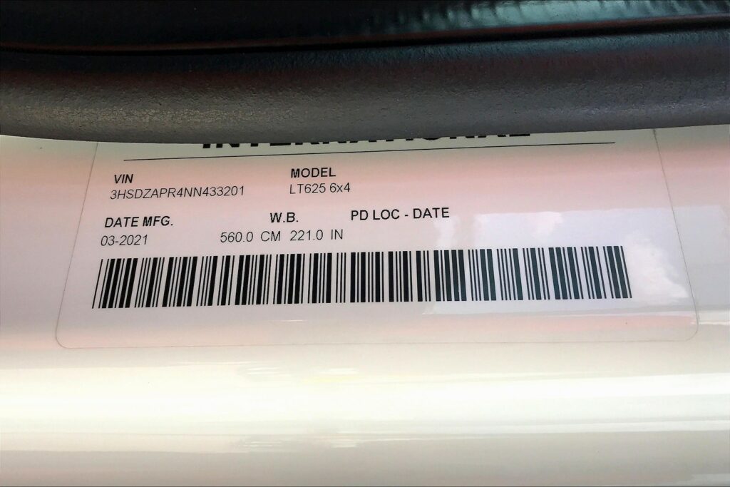 2022 CUM LT625 6×4 Sleeper