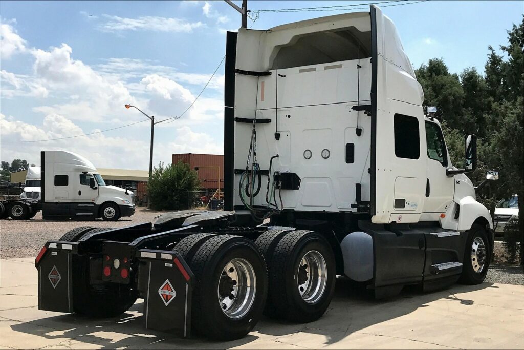 2022 CUM LT625 6×4 Sleeper