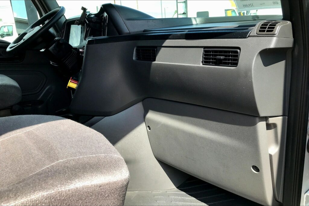 2022 CUM LT625 6×4 Sleeper