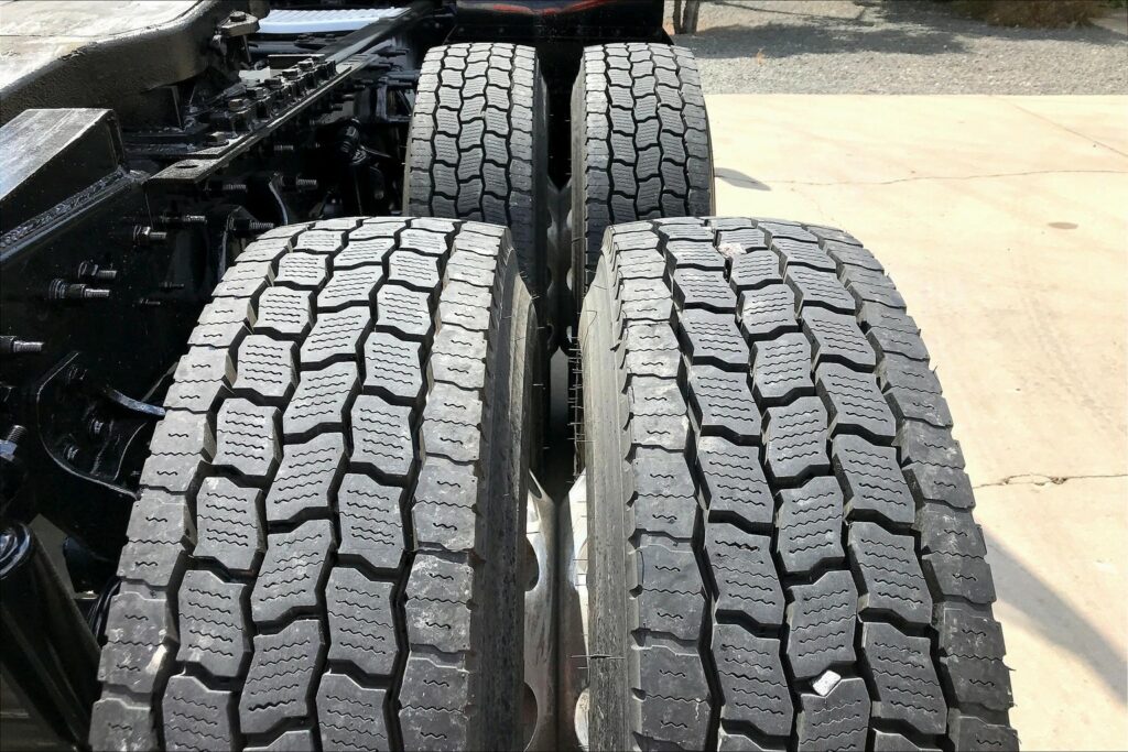 2022 CUM LT625 6×4 Sleeper