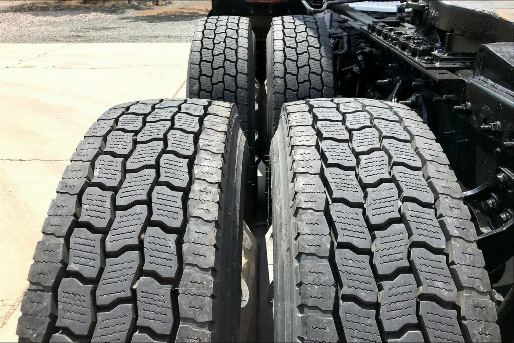 2022 CUM LT625 6×4 Sleeper