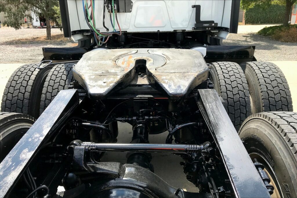 2022 CUM LT625 6×4 Sleeper