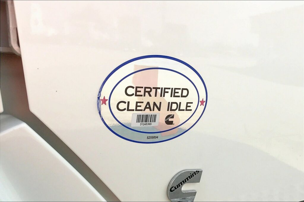 2022 CUM LT625 6×4 Sleeper