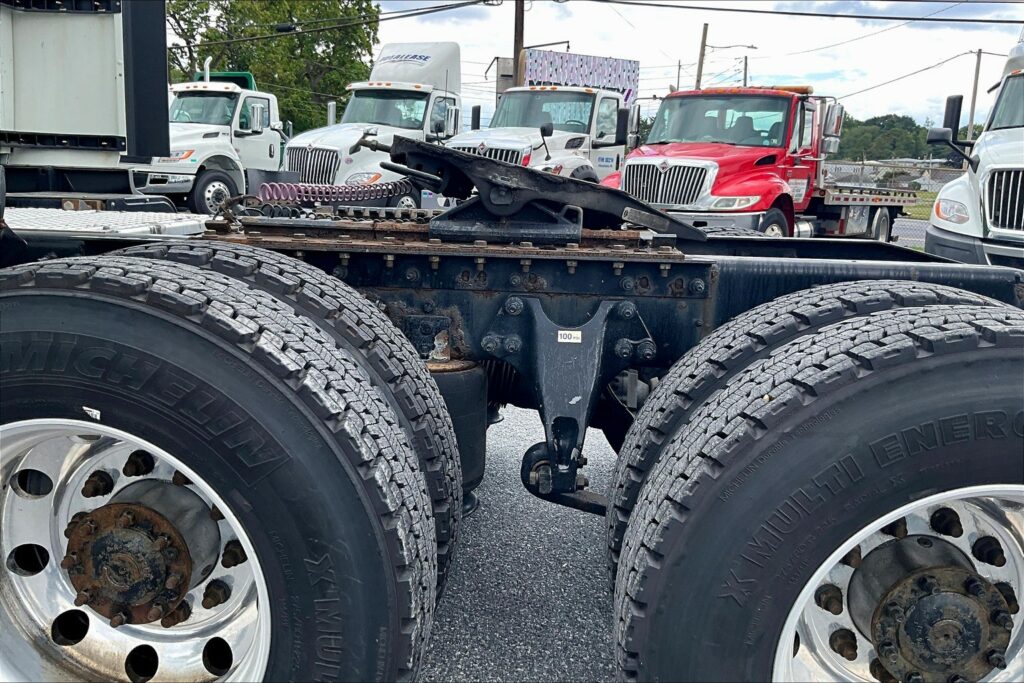 2021 CUM LT625 6×4 Sleeper