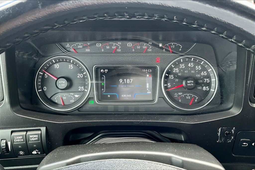 2021 CUM LT625 6×4 Sleeper