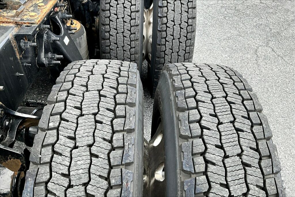 2021 CUM LT625 6×4 Sleeper