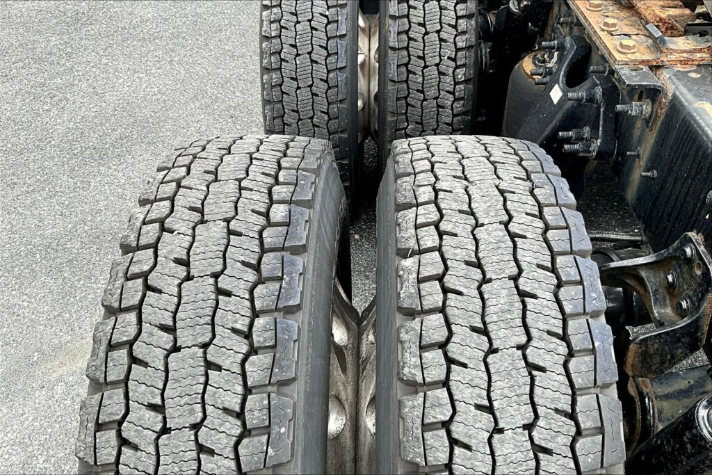 2021 CUM LT625 6×4 Sleeper