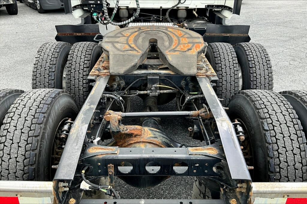 2021 CUM LT625 6×4 Sleeper