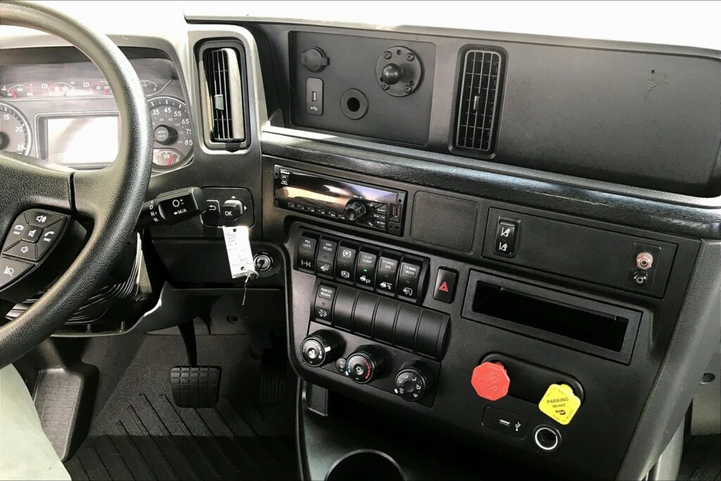 2021 CUM LT625 6×4 Day Cab