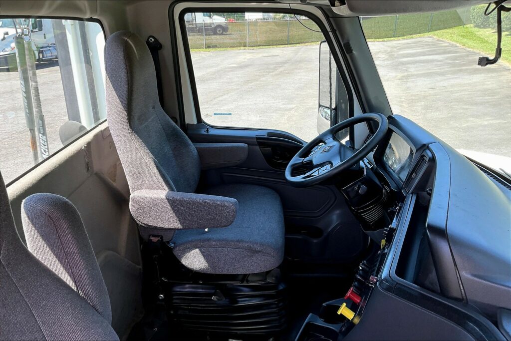 2021 CUM LT625 6×4 Day Cab