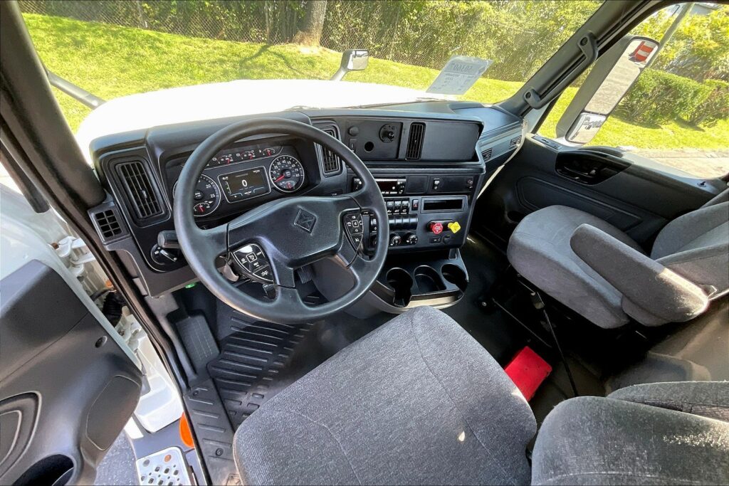 2021 CUM LT625 6×4 Day Cab