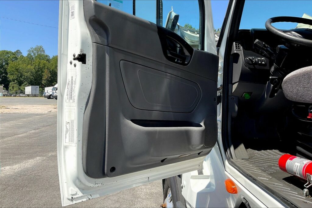 2021 CUM LT625 6×4 Day Cab