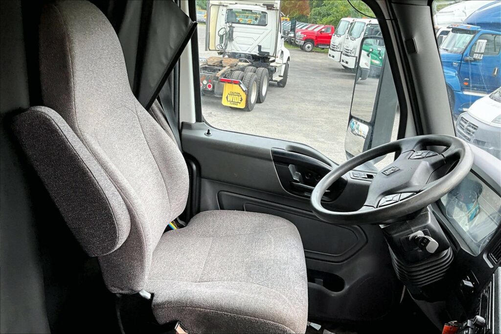 2023 CUM LT625 6X4 Sleeper