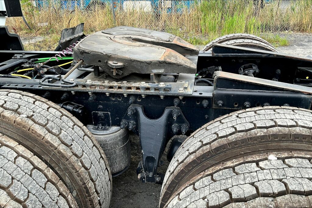 2023 CUM LT625 6X4 Sleeper