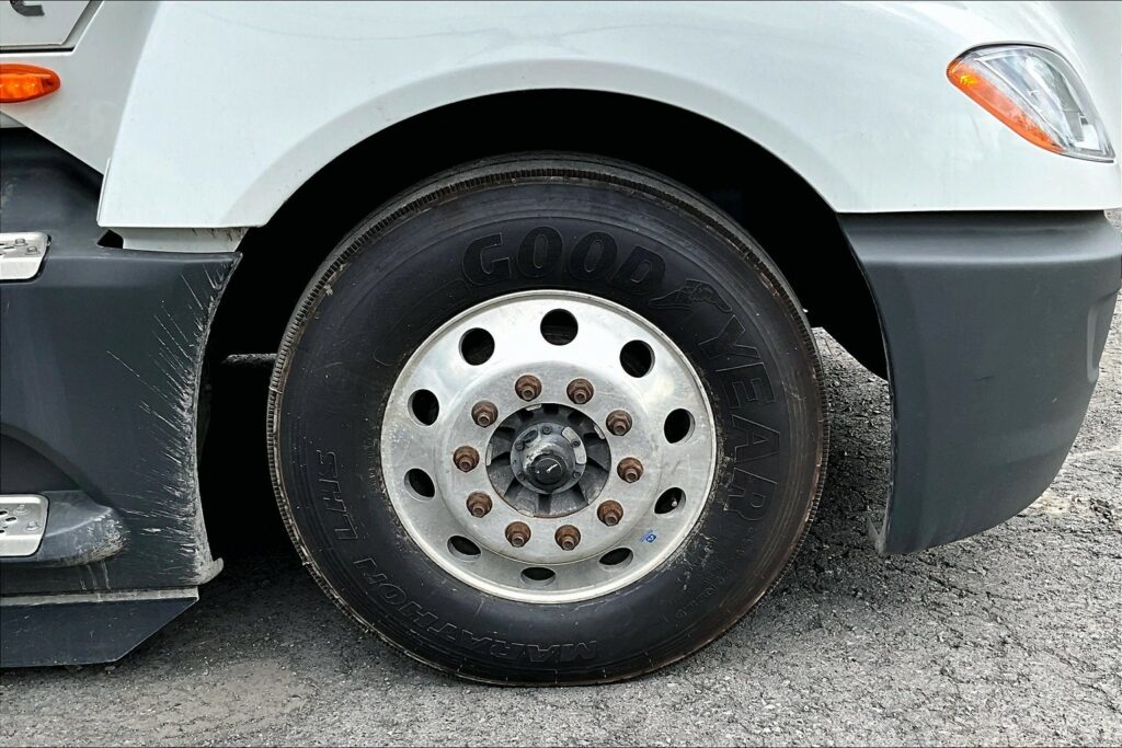 2023 CUM LT625 6X4 Sleeper