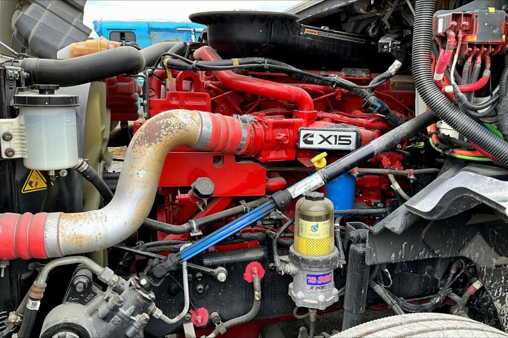 2023 CUM LT625 6X4 Sleeper