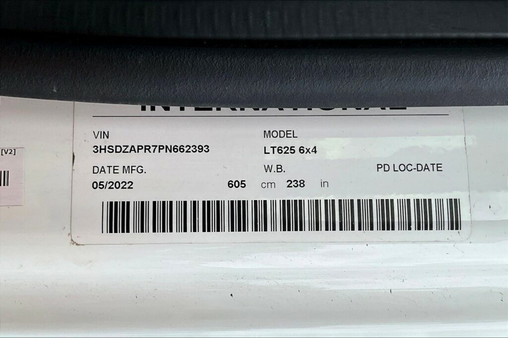 2023 CUM LT625 6X4 Sleeper