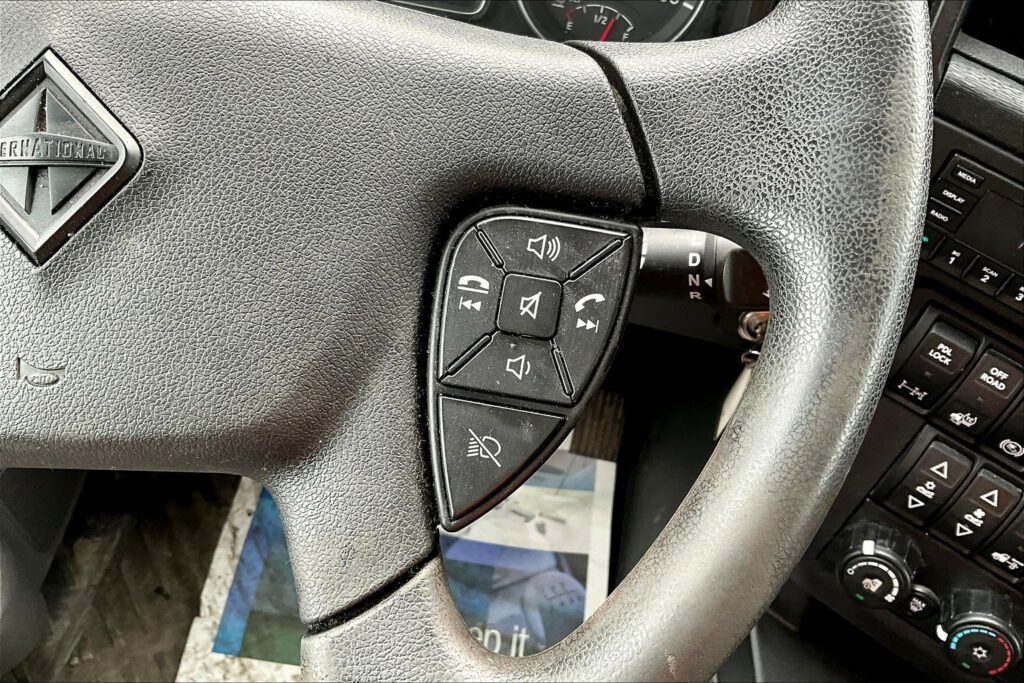 2023 CUM LT625 6X4 Sleeper