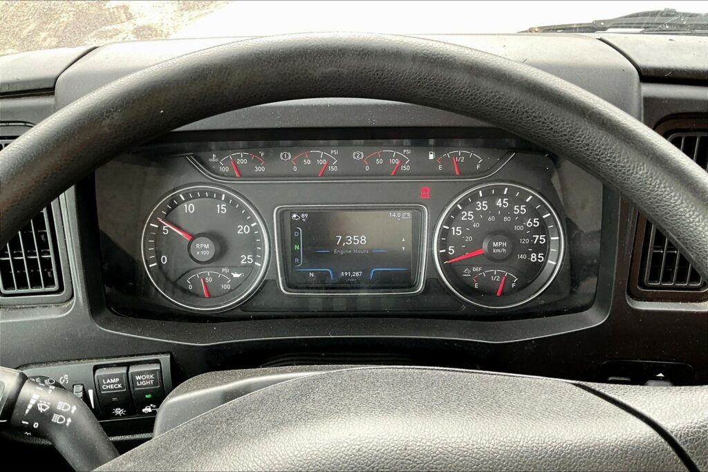 2023 CUM LT625 6X4 Sleeper