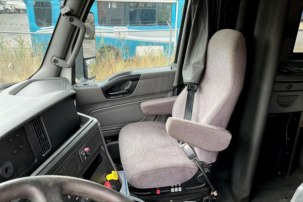 2023 CUM LT625 6X4 Sleeper