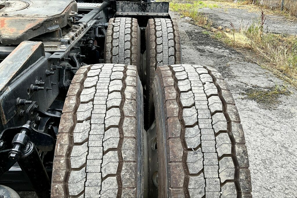 2023 CUM LT625 6X4 Sleeper