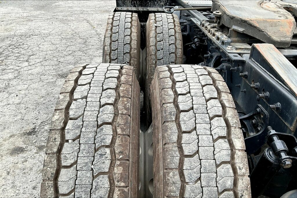 2023 CUM LT625 6X4 Sleeper