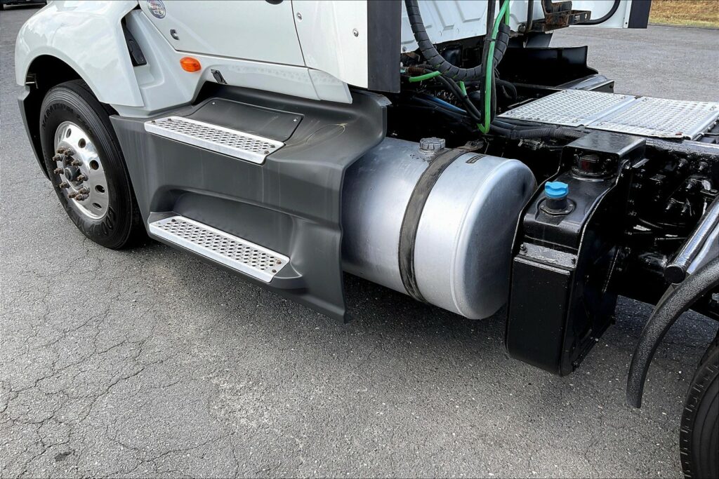 2021 CUM LT625 6×4 Day Cab