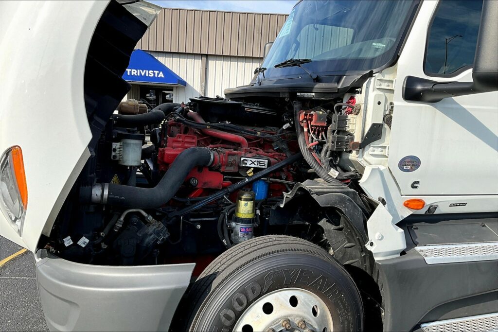 2022 CUM LT625 6×4 Sleeper