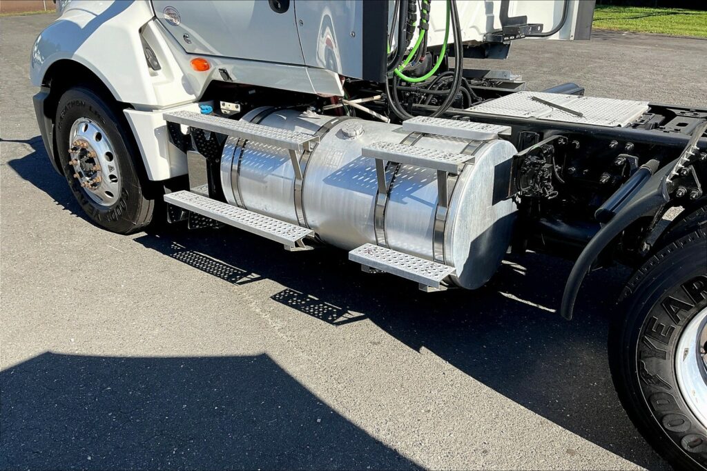 2020 CUM LT625 6×4 Day Cab