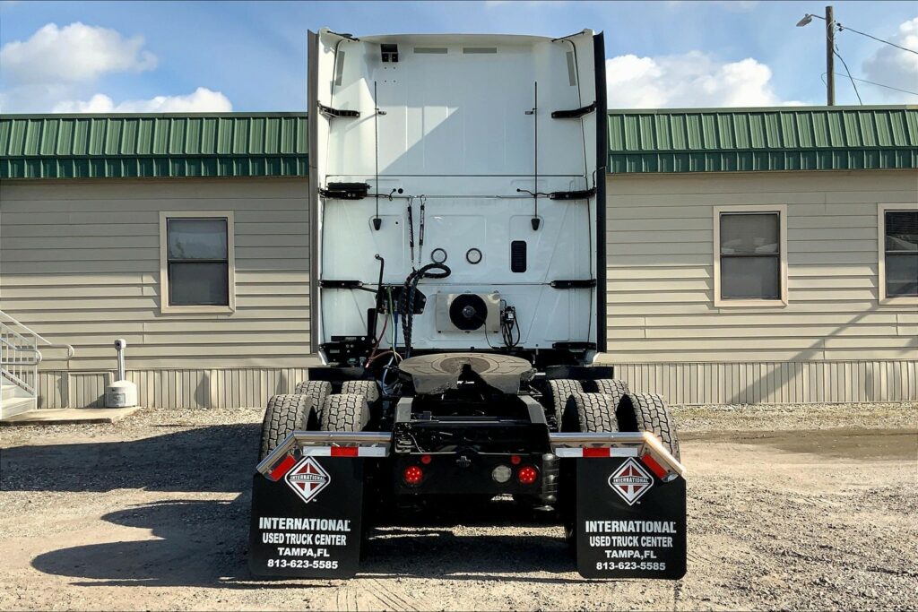 2021 CUM LT625 6×4 Sleeper