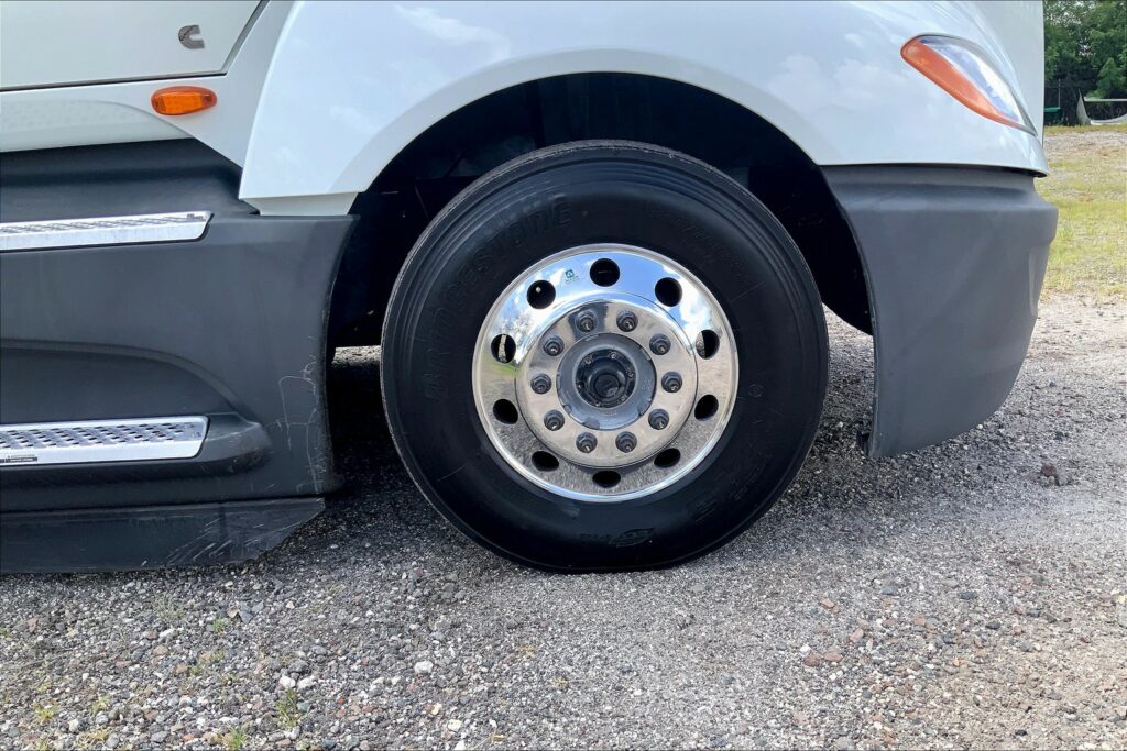 2021 CUM LT625 6×4 Sleeper