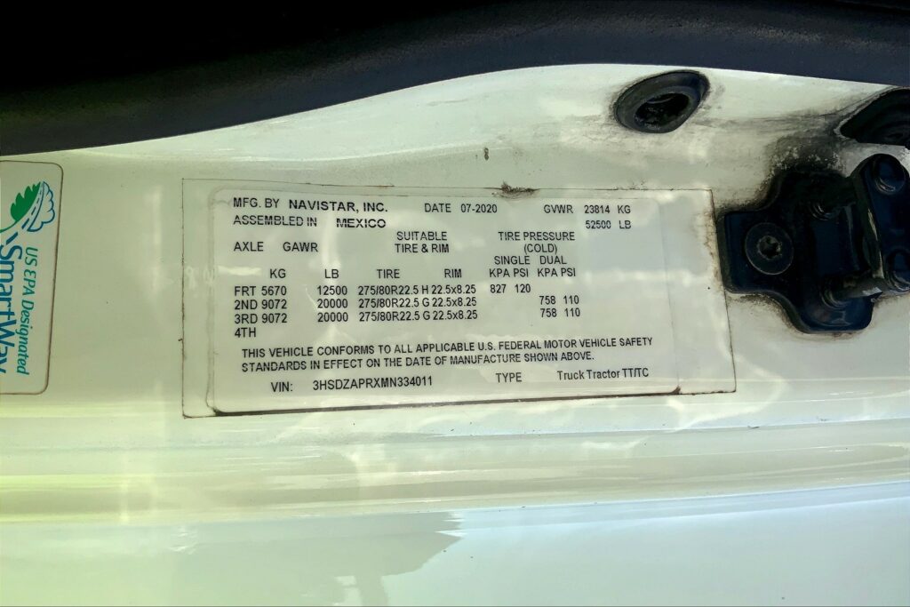 2021 CUM LT625 6×4 Sleeper