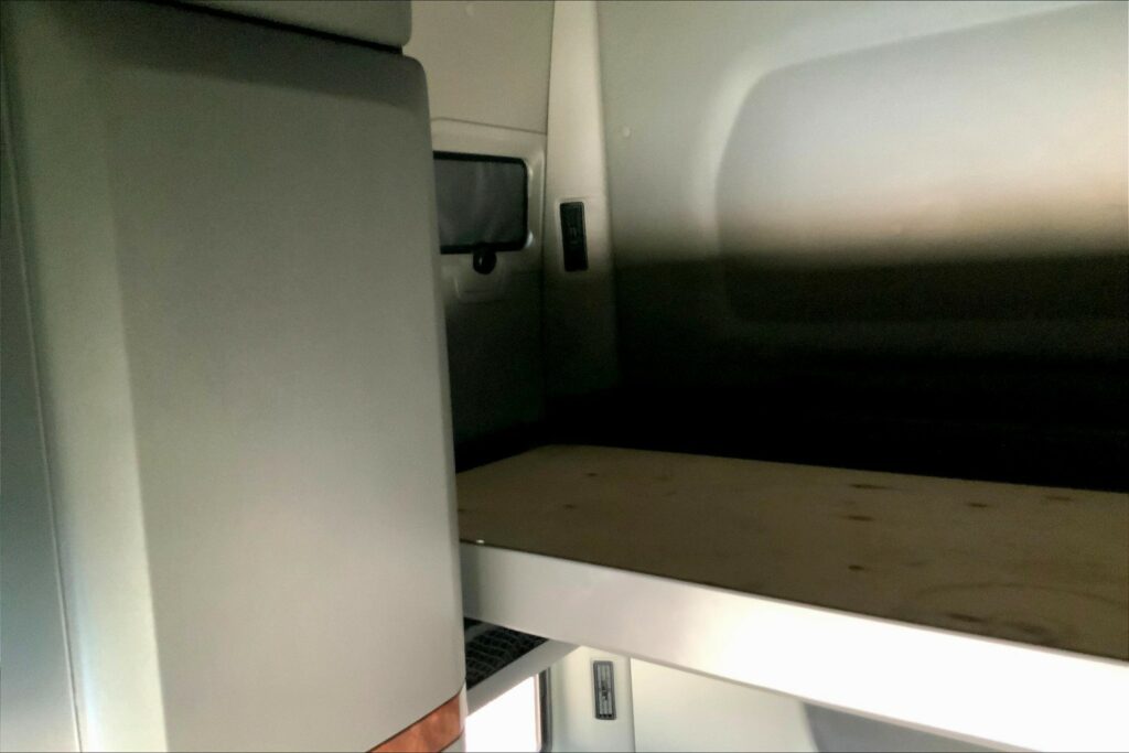 2021 CUM LT625 6×4 Sleeper