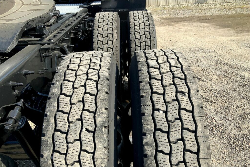 2021 CUM LT625 6×4 Sleeper