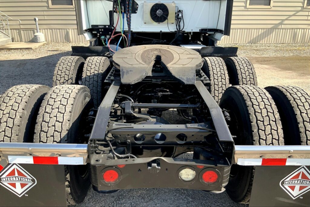 2021 CUM LT625 6×4 Sleeper