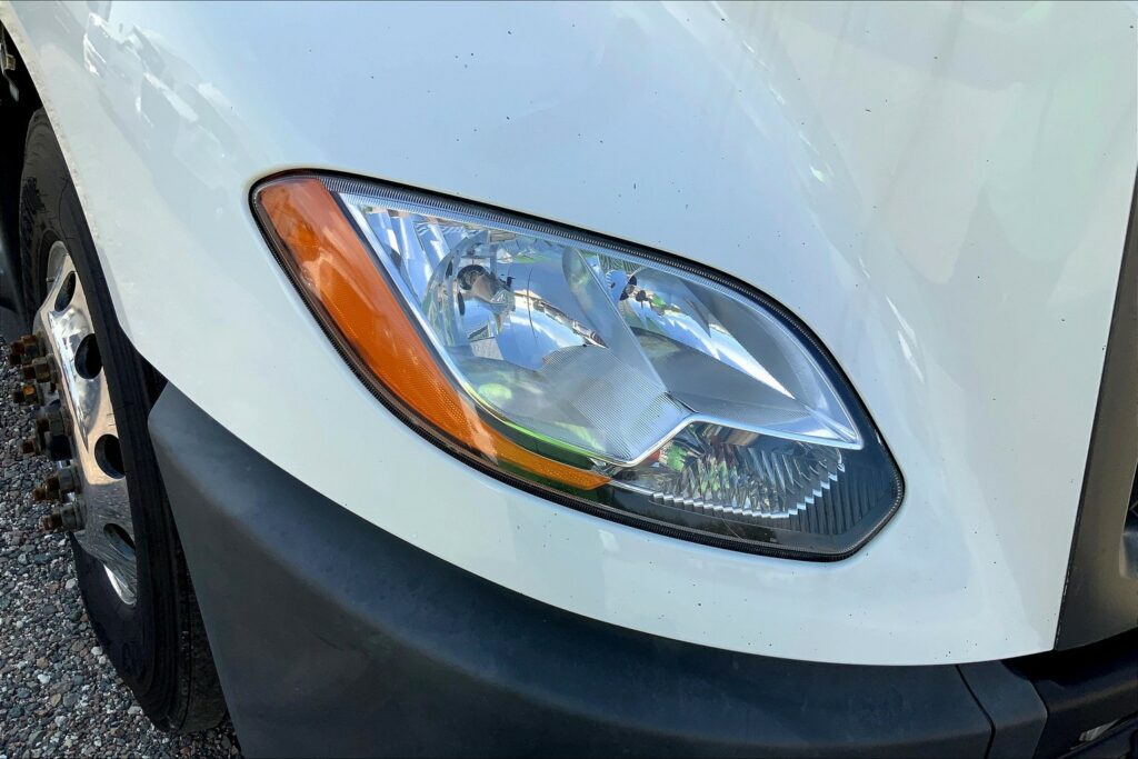 2021 CUM LT625 6×4 Sleeper