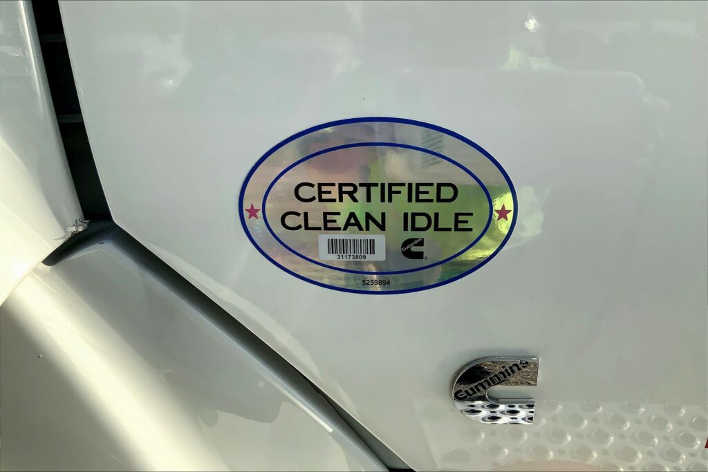 2021 CUM LT625 6×4 Sleeper