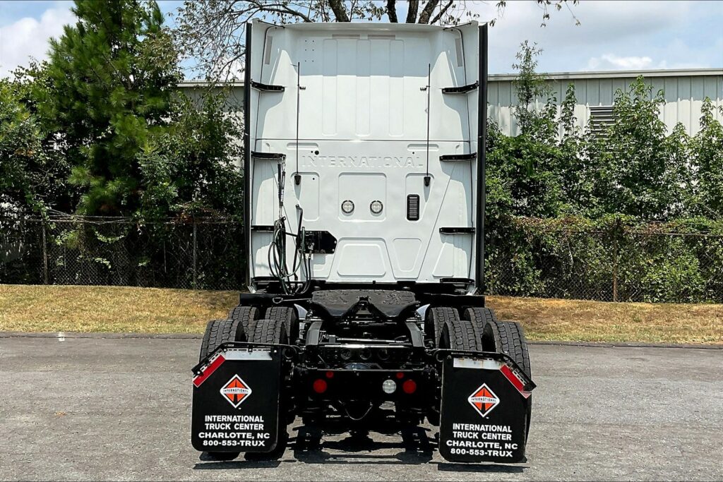 2022 CUM LT625 6×4 Sleeper