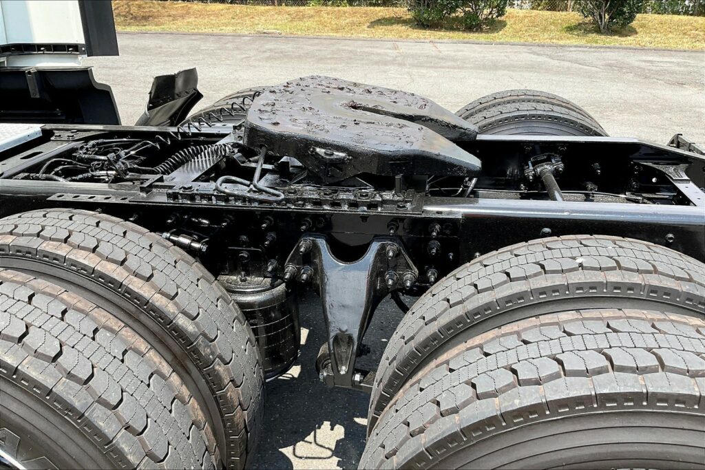 2022 CUM LT625 6×4 Sleeper