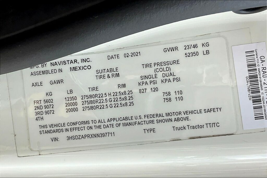 2022 CUM LT625 6×4 Sleeper