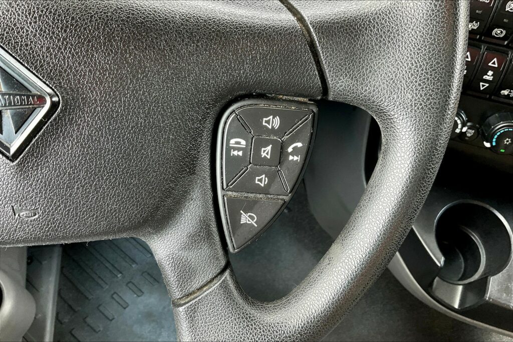 2022 CUM LT625 6×4 Sleeper