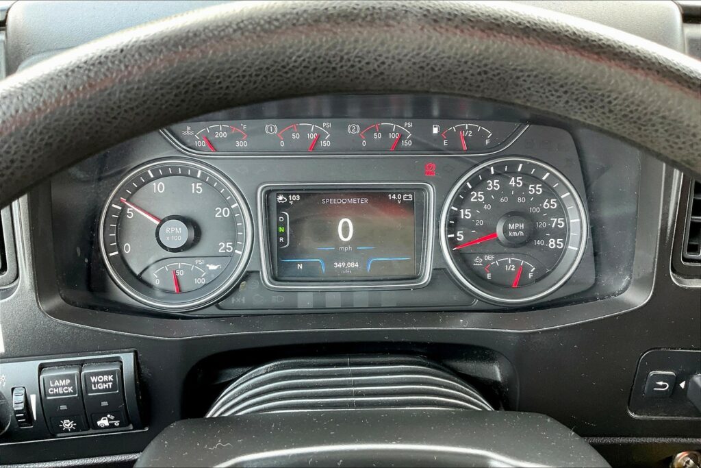 2022 CUM LT625 6×4 Sleeper