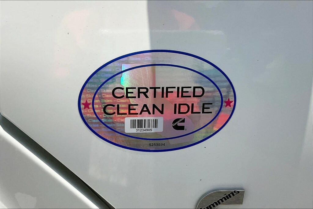 2022 CUM LT625 6×4 Sleeper