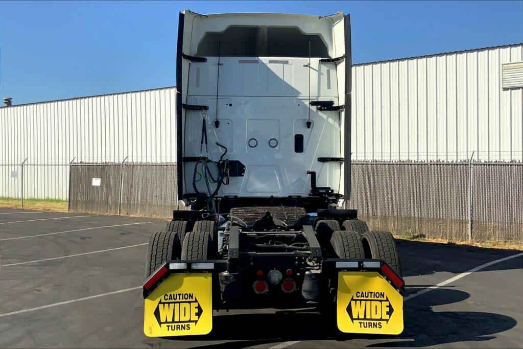 2023 CUM LT625 6X4 Sleeper