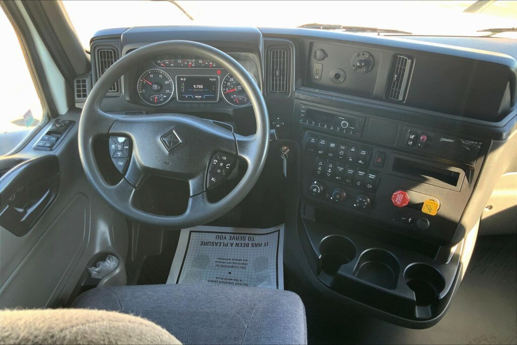 2023 CUM LT625 6X4 Sleeper