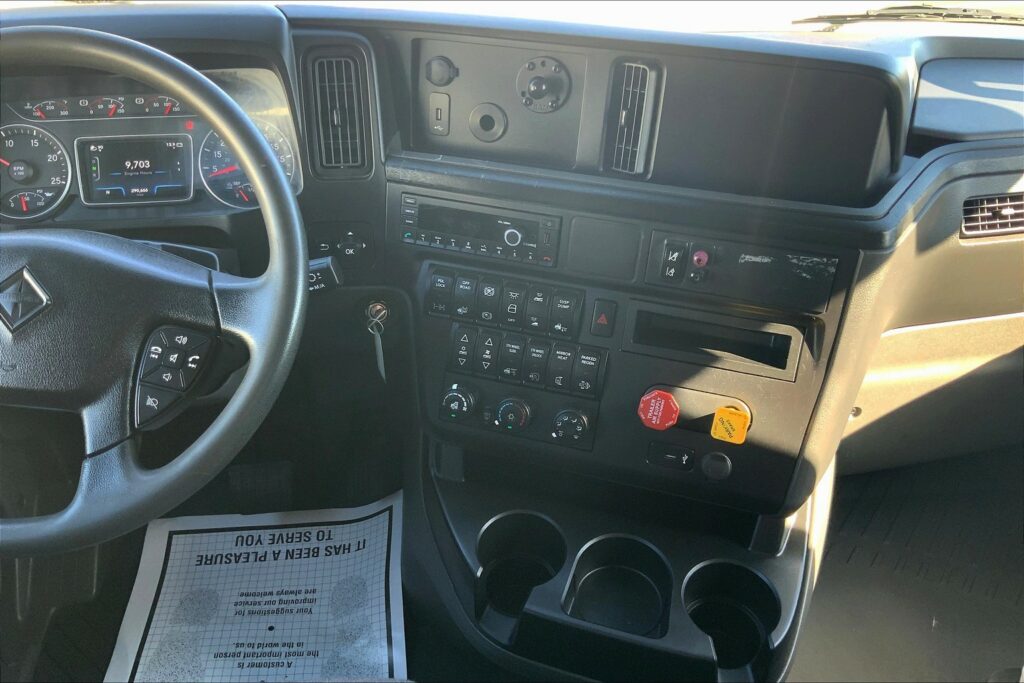 2023 CUM LT625 6X4 Sleeper