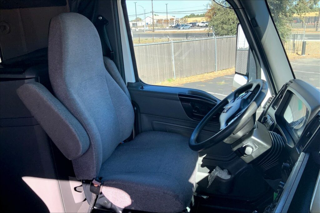 2023 CUM LT625 6X4 Sleeper