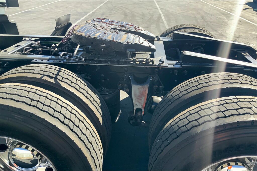 2023 CUM LT625 6X4 Sleeper