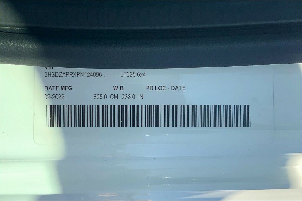 2023 CUM LT625 6X4 Sleeper